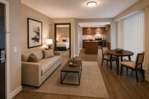 Living area - Ellison Park Hotel (Toronto)