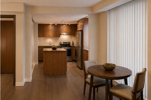 Private kitchen - Ellison Park Hotel (Toronto)