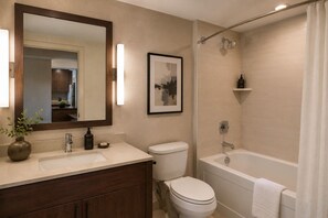 Bathroom - Ellison Park Hotel (Toronto)