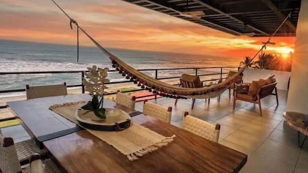 Outdoor dining - Time of the Sea (San Luis La Herradura)