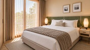 Iron/ironing board, bed sheets