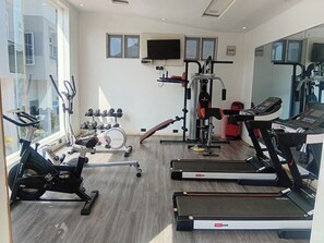 Fitness facility - Devon's Luxury 4BR Villa, Pool, Fast Wi-Fi, Apo Resettlement, Abuja (Abuja)