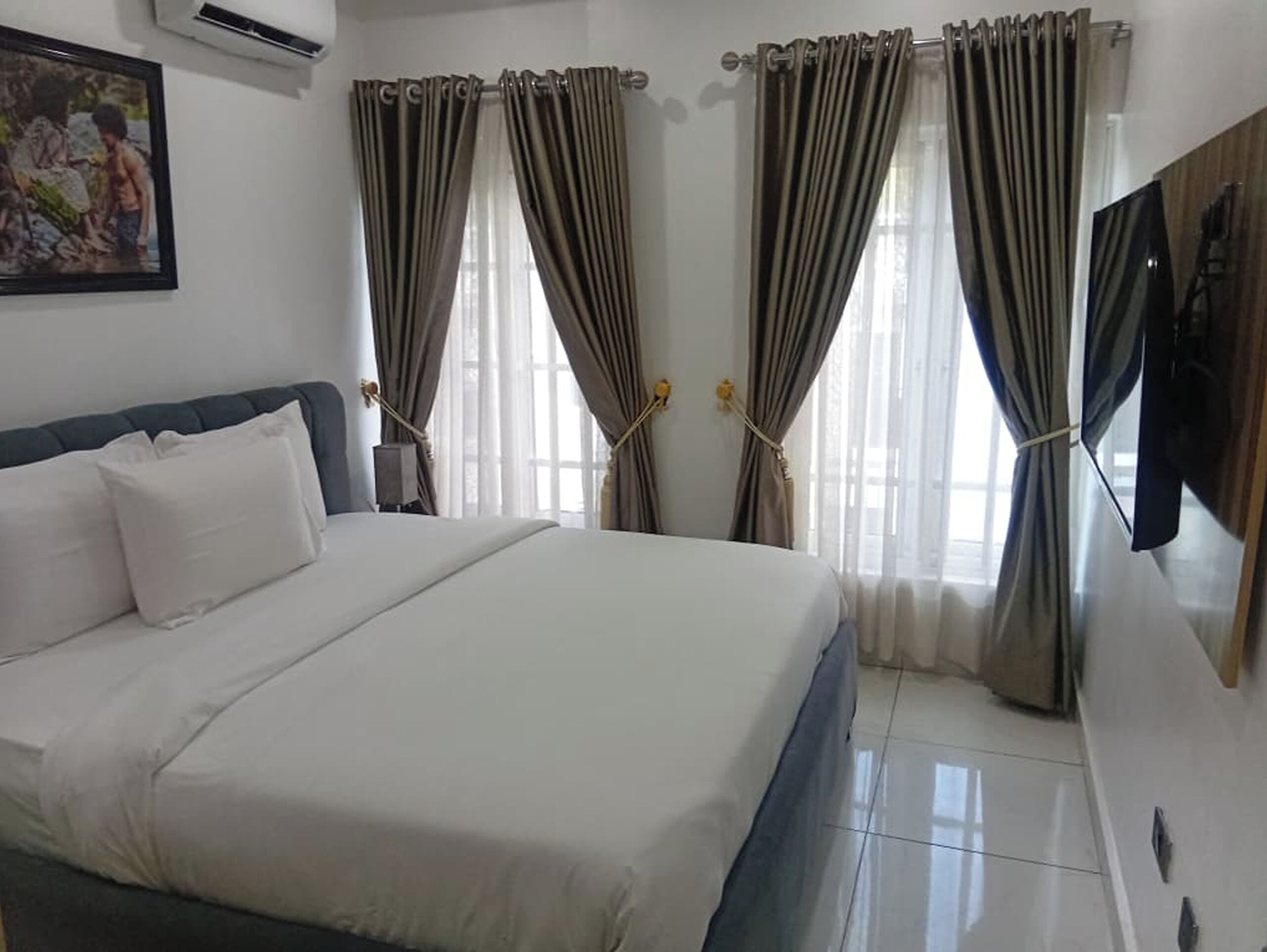 4 habitaciones, escritorio, tabla de planchar con plancha y wifi gratis 