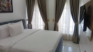 4 habitaciones, escritorio, tabla de planchar con plancha y wifi gratis
