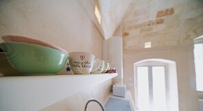 Apartment (1 Bedroom) | Private kitchenette | Espresso maker, microwave, oven, high chair - TD La Chianca Stylish Stay in Polignano Old Town (Polignano a Mare)
