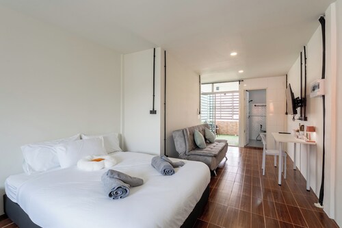 Cool Cozy 3-bedroom townhome in Chinatown Krung Thep Maha Nakhon