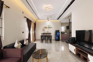Apartamento (1 Bedroom) | Zona de estar | Una televisión