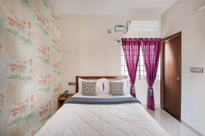 Apartment (1 Bedroom) | 3 Schlafzimmer, Schreibtisch, laptopgeeigneter Arbeitsplatz