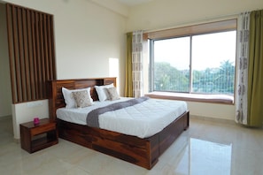3 bedrooms, desk, laptop workspace, bed sheets - Aurora Mansion by Red Olive 3bhk Nr ECR Beach (Chennai)