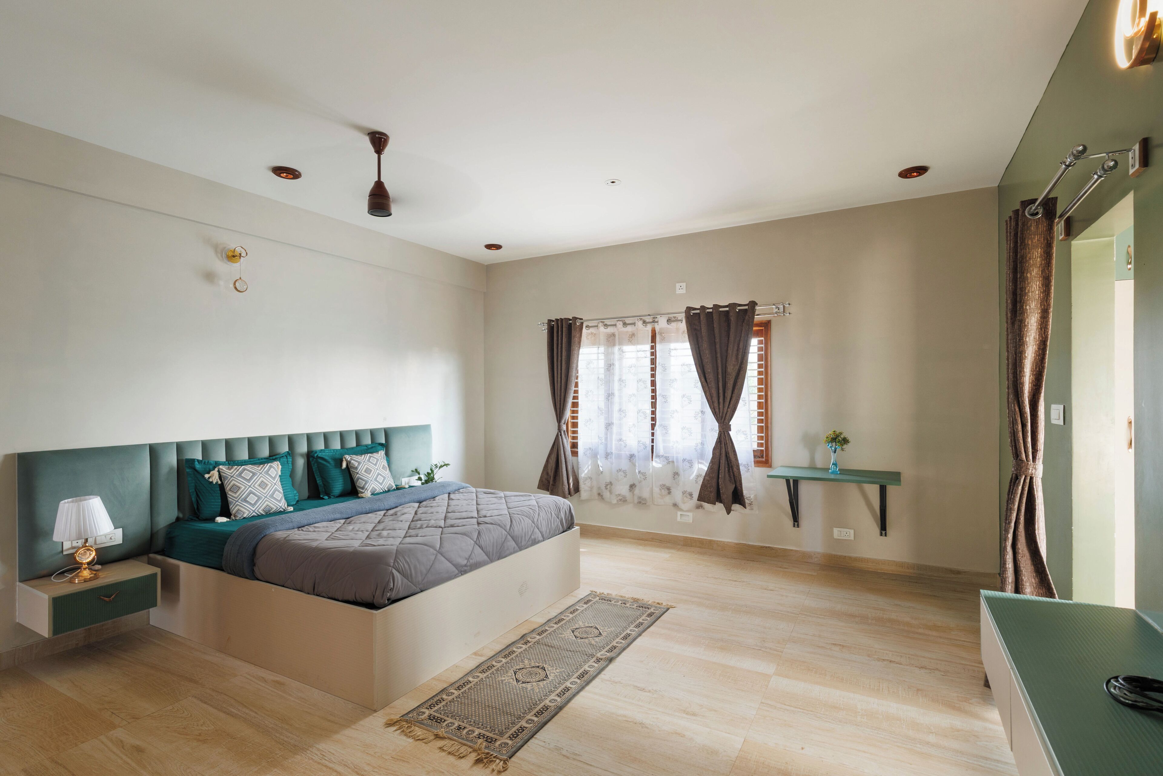 Apartment (1 Bedroom) | 3 bedrooms, laptop workspace, iron/ironing board, bed sheets