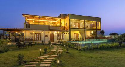 Blue Mirage Villa by Stayjadepoolnr Airportbbq