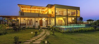 Blue Mirage Villa by Stayjadepoolnr Airportbbq