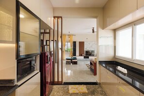 Apartment (1 Bedroom) | Private kitchen | Microwave, cookware/dishes/utensils - Aquagrove Villa by Stayjade Pvt Pool 1hr HSR (Shoolagiri)