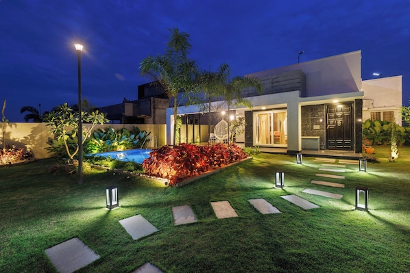 Front of property - Aquagrove Villa by Stayjade Pvt Pool 1hr HSR (Shoolagiri)