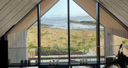 PrivacyLuxury 3BR Retreat Surrounded by Untouched Nature in the West fjord
