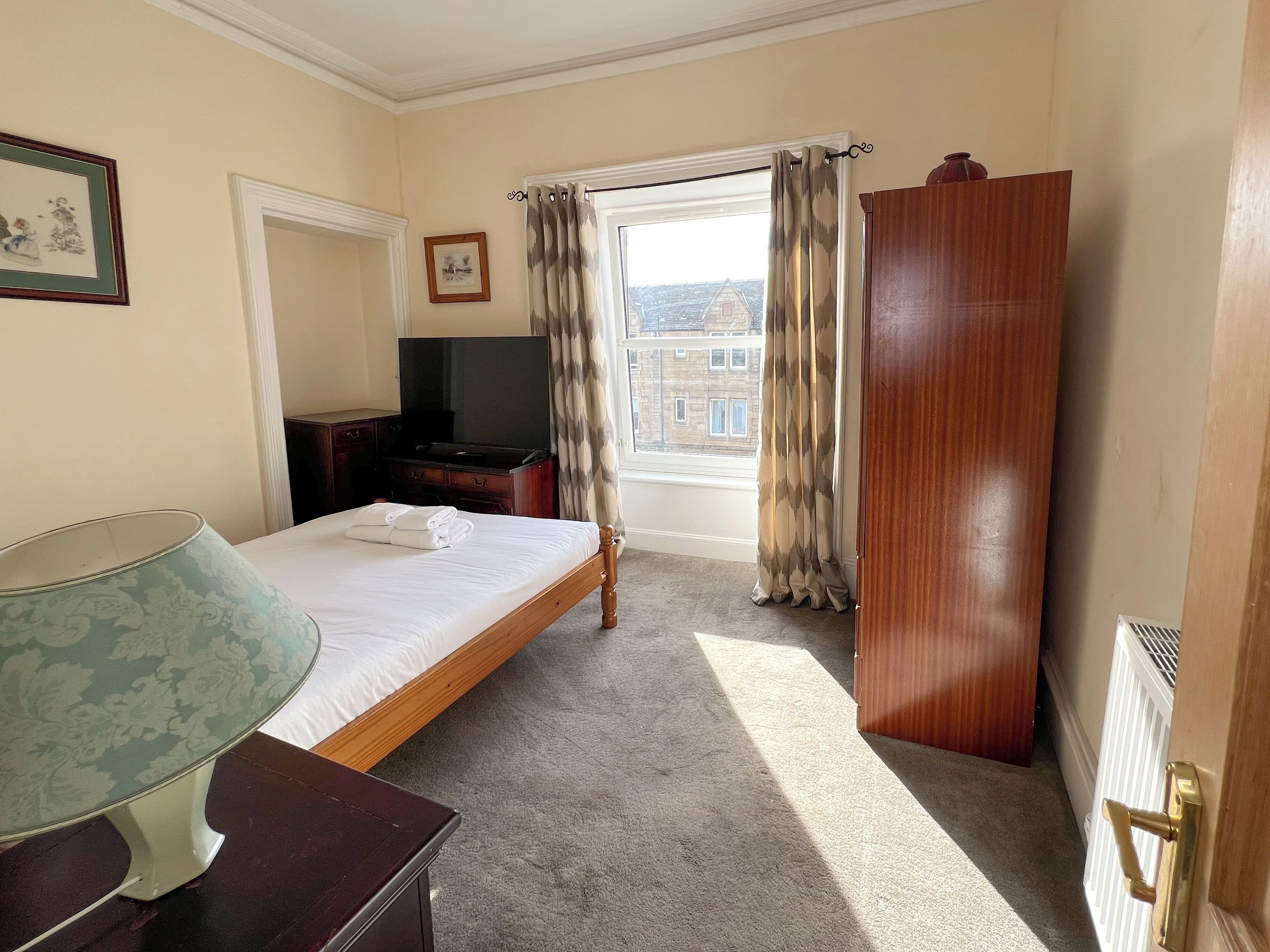 3 bedrooms, bed sheets