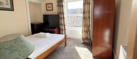 3 bedrooms, bed sheets