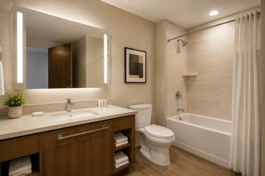 Economy Room | Bathroom | Free toiletries, hair dryer, towels, soap - Dovetail Hotel (Toronto)