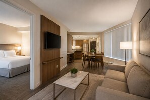 Economy Room | Living area - Dovetail Hotel (Toronto)