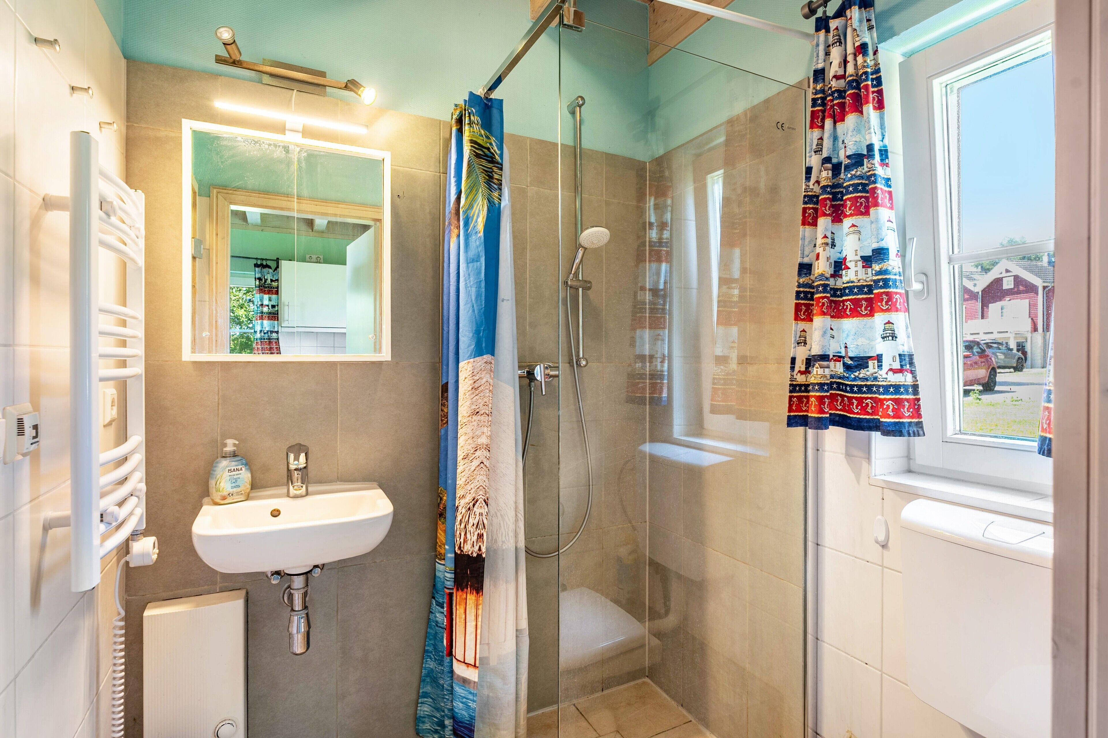Shower, hair dryer, towels