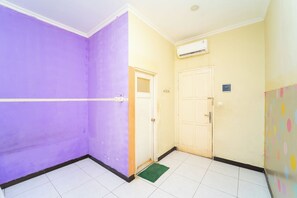 Standard Double Room | Interior - Sunrise 888 By ARBA (Semarang)