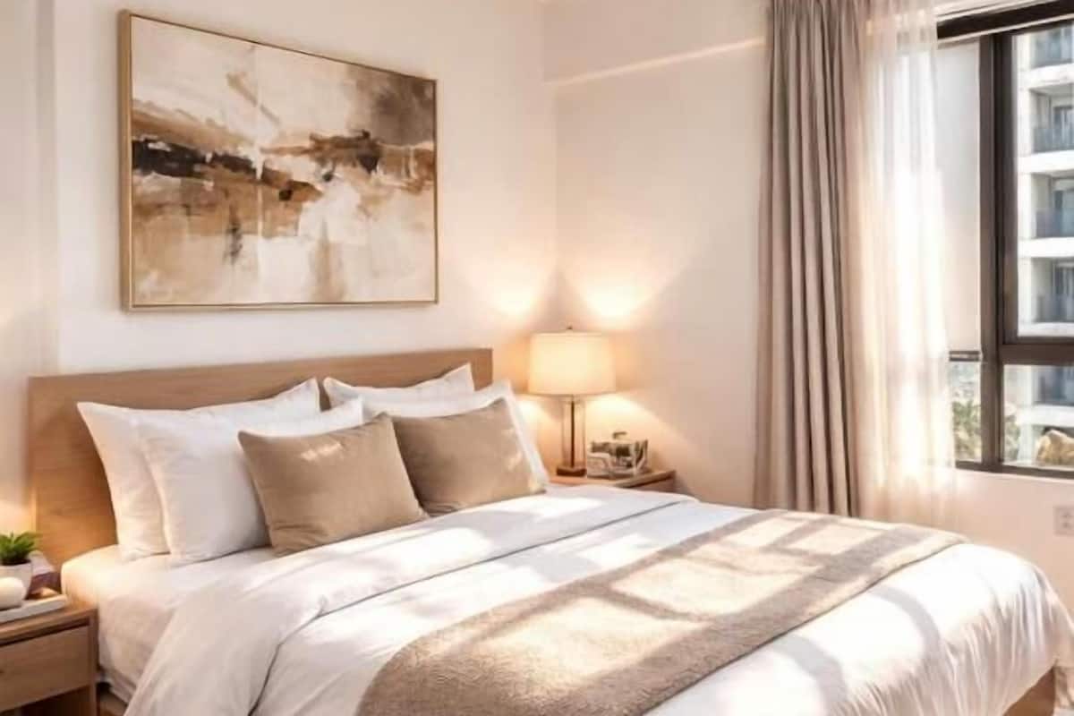 Standard-Apartment, 4 Schlafzimmer | Schallisolierte Zimmer, kostenloses WLAN