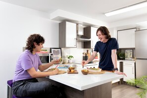 Shared kitchen - Student Only - Ty Pont Haearn - Cardiff (Cardiff)