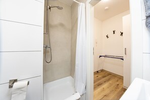 Dusche, Handtücher, Toilettenpapier