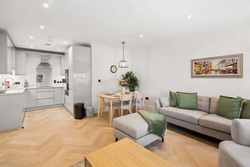 Stylish 2BR Marlow Stay + Parking - By Tempstay