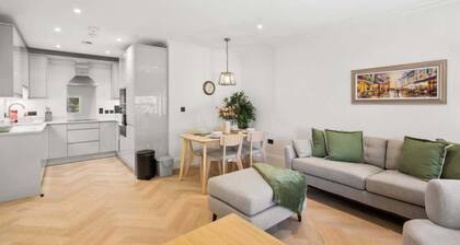 Stylish 2BR Marlow Stay + Parking - By Tempstay