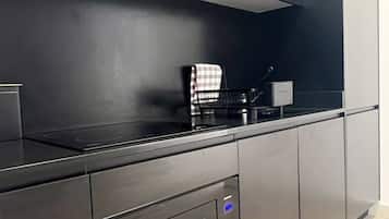 Coffee/tea maker, fridge, microwave, stovetop