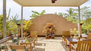 Rumah | Tempat makan outdoor