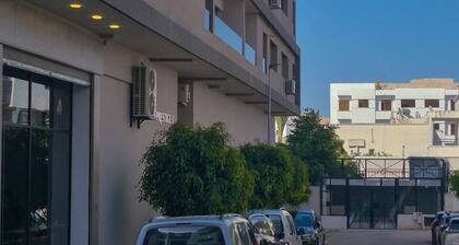 A 10 minutes de la Medina. Apparemment de luxe& confortable et Service excellent