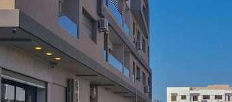 A 10 minutes de la Medina. Apparemment de luxe& confortable et Service excellent