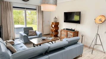 Smart TV, fireplace, video games, DVD player