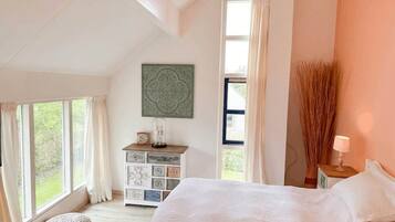 3 bedrooms, in-room safe, desk, iron/ironing board