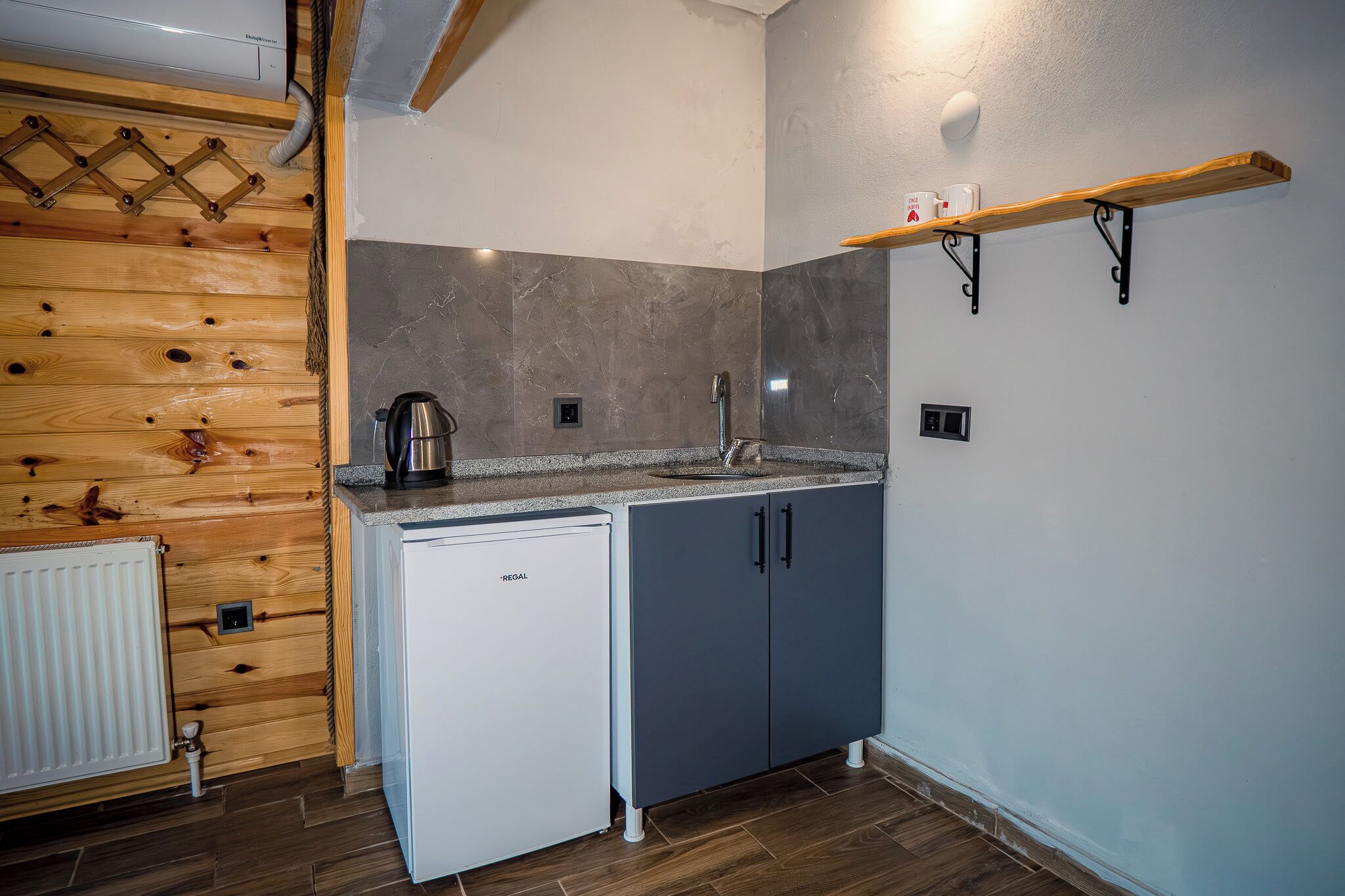 Bungalow – deluxe | Eget kjøkken | Minikjøleskap og kjøkkenutstyr