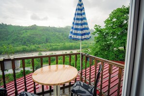 Outdoor dining - Huzur Bungalov (Ardeşen)