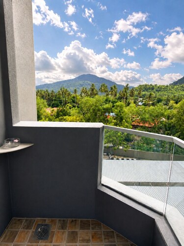 Spacious 3-bedroom Mountain View Apartment in Langkawi