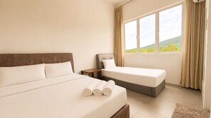 Iron/ironing board, WiFi, bed sheets - Spacious 3-bedroom Mountain View Apartment in Langkawi (Langkawi)