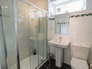 Shower - 1 St. Catherines Cottages (Perth)
