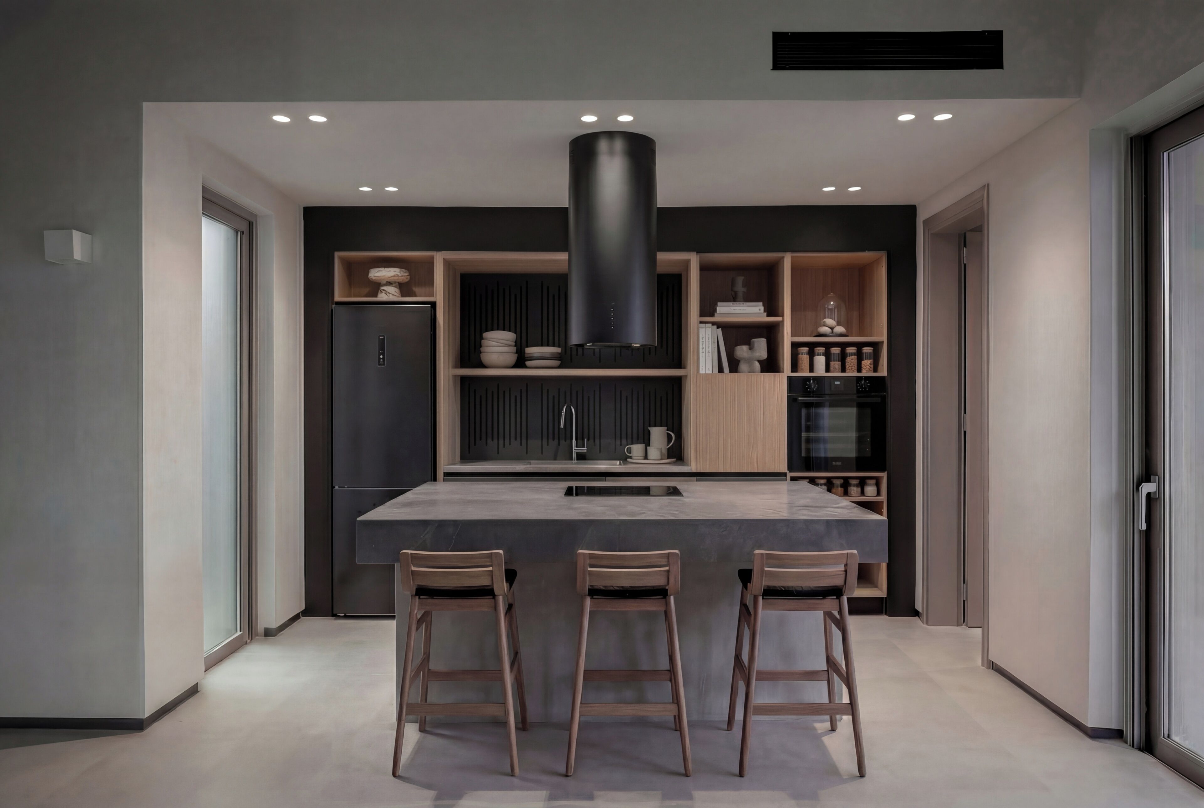 Kühlschrank, Kochgeschirr/Geschirr/Besteck, Esstisch, Kücheninsel