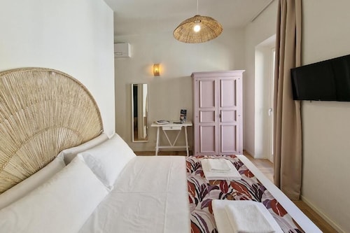 Pola Rooms Guesthouse