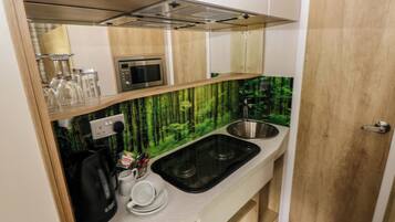 Cookware/dishes/utensils