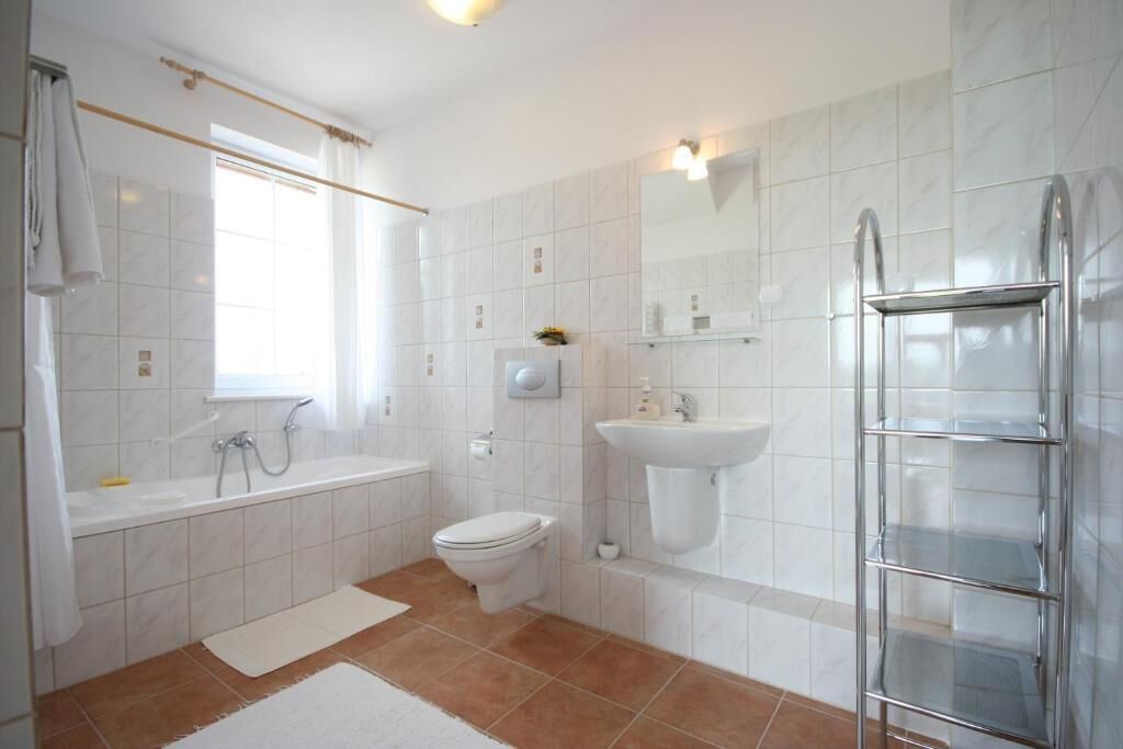 Comfort Quadruple Room, Balcony, Courtyard View | Bathroom