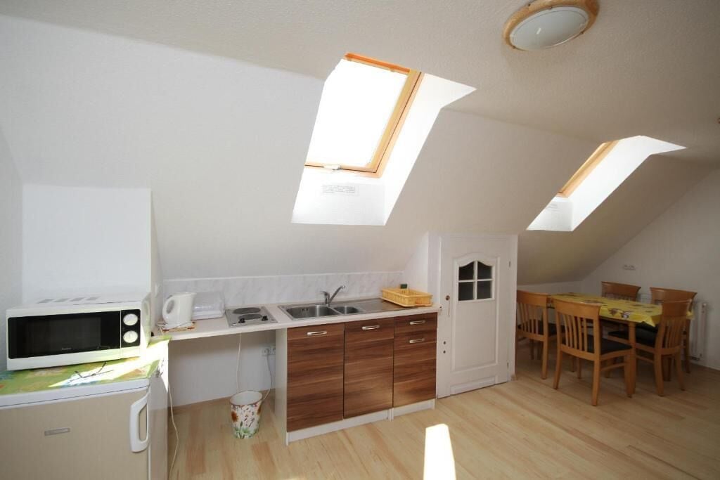 Classic Triple Room, Courtyard View | Private kitchen