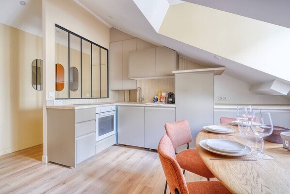 Coffee/tea maker, microwave, oven, dishwasher - 4D. Modern - 2 People - 1 Bedroom - Business - Paris 15 - AC (Paris)