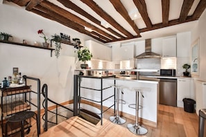 Coffee/tea maker, microwave, oven, toaster - Typical Parisian Duplex in Le Marais and the Latin Quarter 4 (Paris)