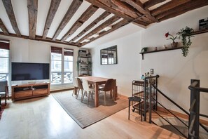 Dining - Typical Parisian Duplex in Le Marais and the Latin Quarter 4 (Paris)