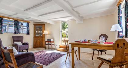 Timber-Framed Holiday Home with Private Terrace, Garden and Wi-Fi